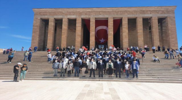 DEVA Partisi Gençlik Politikaları Başkanı Doğa Şanlıoğlu, Anıtkabir'de 19 Mayıs'ı Kutladı