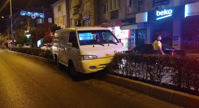 Direksiyon Hakimiyetini Kaybetti Refüje Çıktı