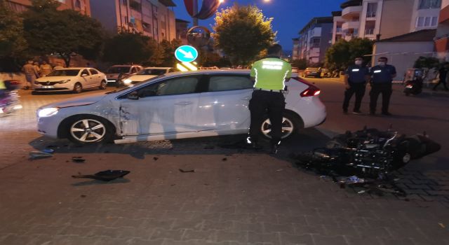 Nazilli'de Otomobil İle Motosiklet Çarpıştı