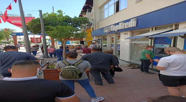 Tam Kapanmadan Sonra Uzun Çarşı Doldu Taştı