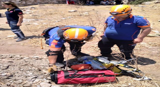 12 Metre Derinliğindeki Mağaraya Giren 2 Kişiden Biri Öldü