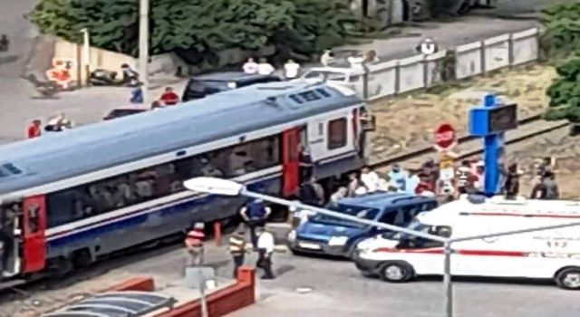 Aydın’da Tren Ticari Araca Çarptı