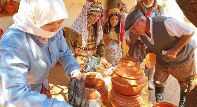 Karacasu’da Kırmızı Eller Festival Coşkusu Başladı