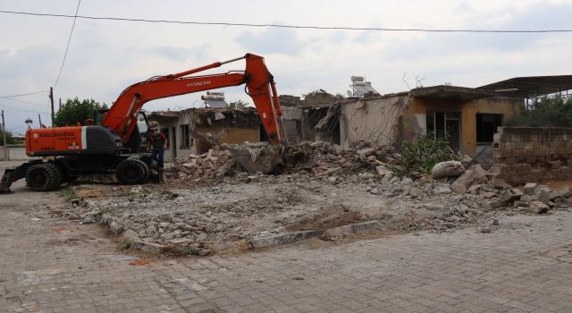 Nazilli'de Metruk Binaları Yıkım Çalışmaları Başladı