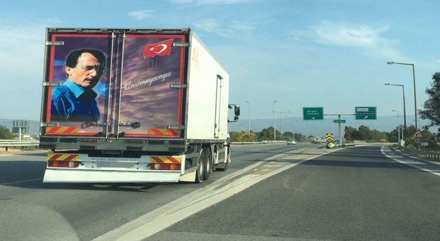 Tırın Arkasında Yazıcıoğlu'nun Resmini Görenler Duygulandı