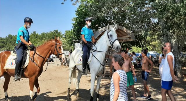 Atlı jandarma Timleri Milli Park Sahillerinden Kuş Uçurtmuyor