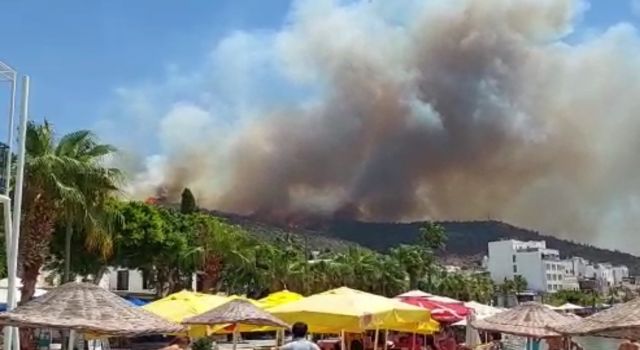 Bodrum’da Yangın Büyüdü, Kumbahçe Mahallesinin Boşaltılması İçin Anons Yapılıyor