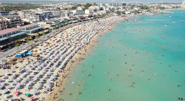 Didim’de Bayram Tatili Yoğunluğu, Plajlar Dolup Taştı