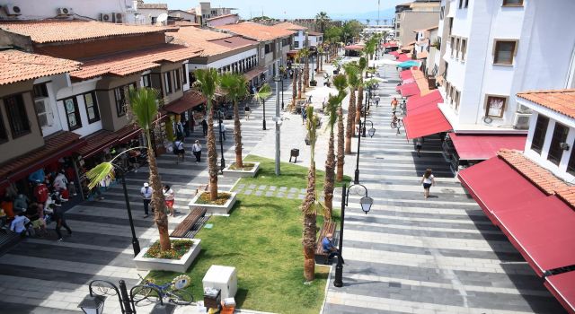 Kuşadası’nın Yenilenen Çarşılarına Turist Akını