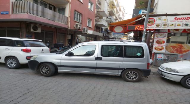 Yanlış Araç Parkı, Yayaları Mağdur Ediyor