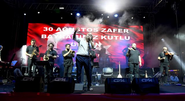 Kuşadası’nda Zafer Bayramı Volkan Konak ile Kutlandı