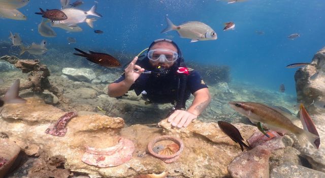 Kuşadası'nın Deniz Dibindeki Güzelliği Dalanları Mest Ediyor