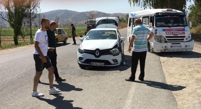 Minibüs İle Sürücü Kursu Otomobili Çarpıştı: 7 Yaralı