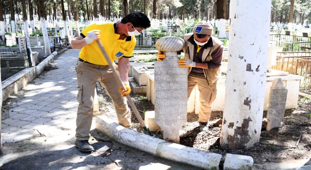 Osmanlı Döneminden Kalma Mezar Taşları Kuşadası Geçmişine Işık Tutacak