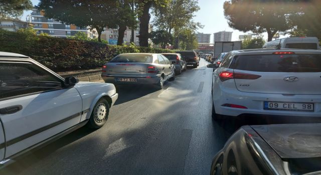 Okulların Açılmasıyla, Sabah Trafiği Kilitlendi 