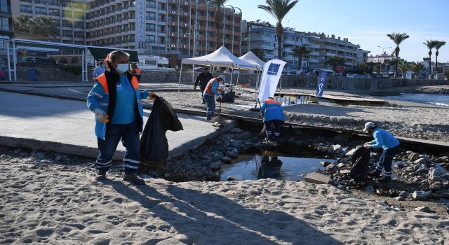 Sahilden 75 Kilogram Atık Toplandı