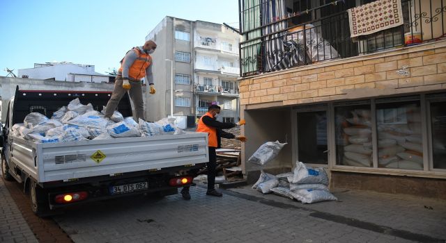 Kuşadası Belediyesi'nden ihtiyaç sahiplerine yardım eli