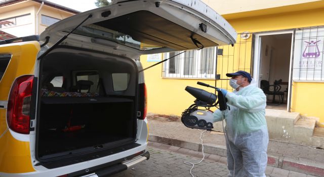 Servis ve taksi şoförlerinin talebi ile araçlar dezenfekte edildi