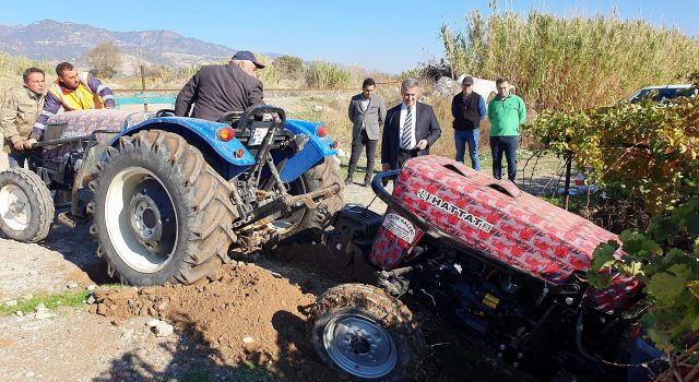 Buharkent Belediye Başkanı Erol, çiftçinin yardımına koştu