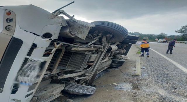 Devrilen midibüste 12 kişi yaralandı