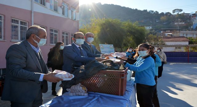 Koçarlı’da öğrencilere balık ekmek dağıtıldı