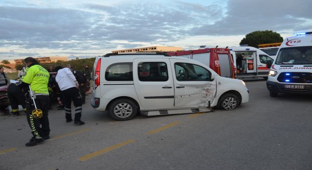 Otomobilin içinde sıkışan sürücünün yardımına itfaiye yetişti