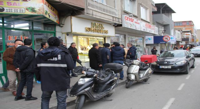 Altınları alıp kaçtı, Kuyumcuya silahlı gasp