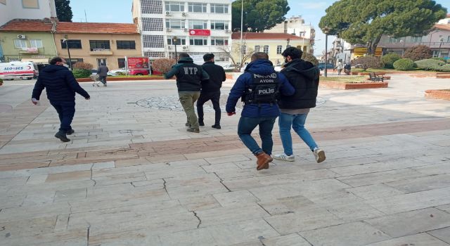 Aydın polisi tatilci görünümlü uyuşturucu tacirlerine geçit vermedi