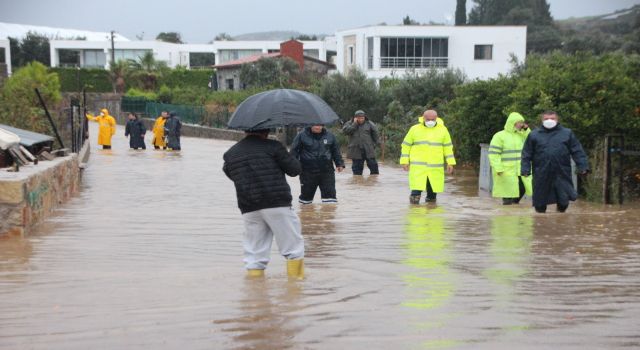 Ekipler teyakkuza geçti, 'dışarı çıkmayın' uyarısı