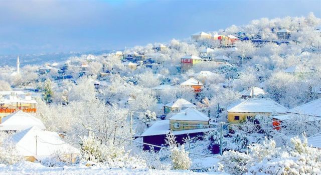 Kavşit Köyü’nün karlı fotoğrafı görenleri hayran bıraktı