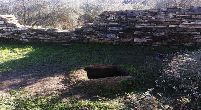 Küçük çocuk antik kentteki su kuyusuna düştü