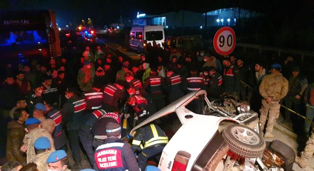 Sultanhisar'da gençlerin hayatını kaybettiği feci kaza 