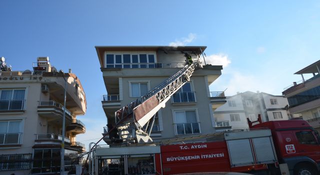 Teras katında yangın paniğe neden oldu