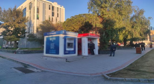 ATM'den para çekerken kapkaççı saldırdı