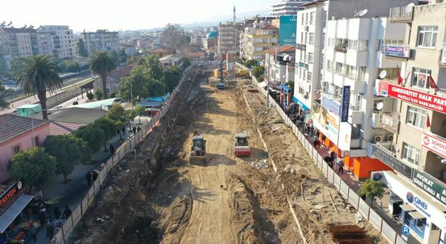 Aydın Büyükşehir’in Nazilli’deki meydan projesi tüm hızıyla devam ediyor