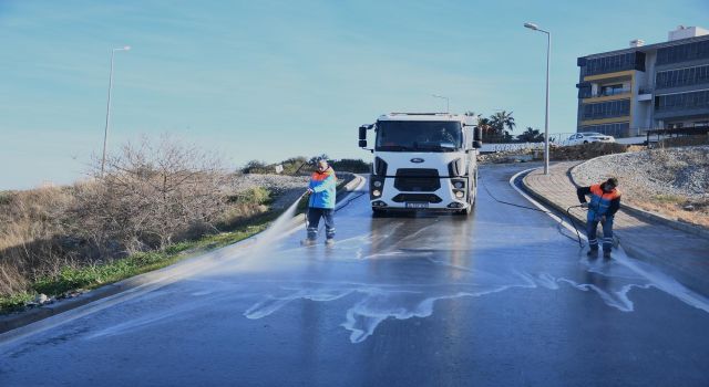 Kuşadası'nda köşe bucak temizlik