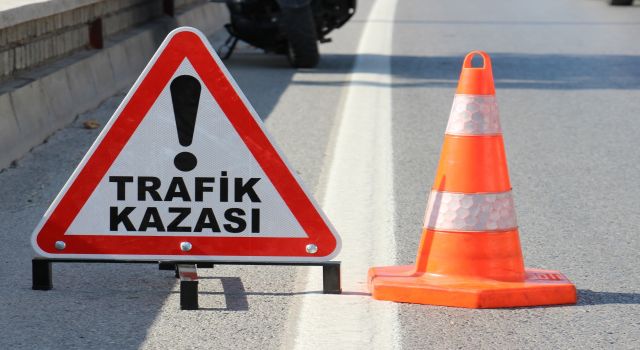 Çıldır Havalimanı kavşağı'nda trafik kazası:1 ölü