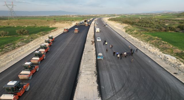 Aydın-Denizli Otoyolunda çalışmalar aralıksız sürüyor