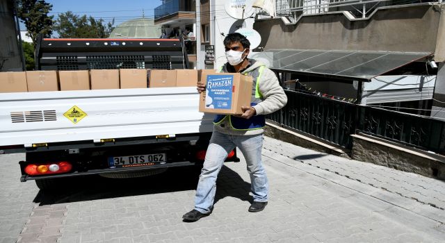 Kuşadası Belediyesi’den Ramazan Yardımı 