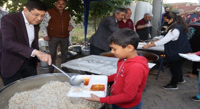 Nazilli Belediyesi iftar sofraları kurmaya devam ediyor