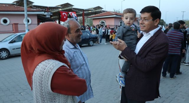 Şirinevler’de yüzlerce kişi orucunu birlikte açtı