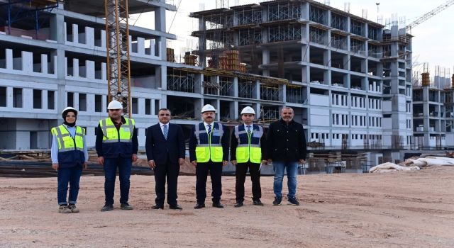 Vali Aksoy Aydın Şehir Hastanesi alanında incelemelerde bulundu