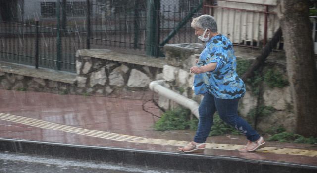 Aydınlılar yağmura hazırlıksız yakalandı