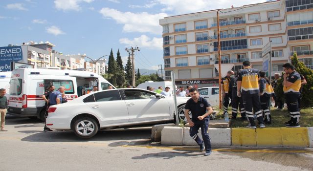 Söke'deki kazada iki araç refüje çıktı