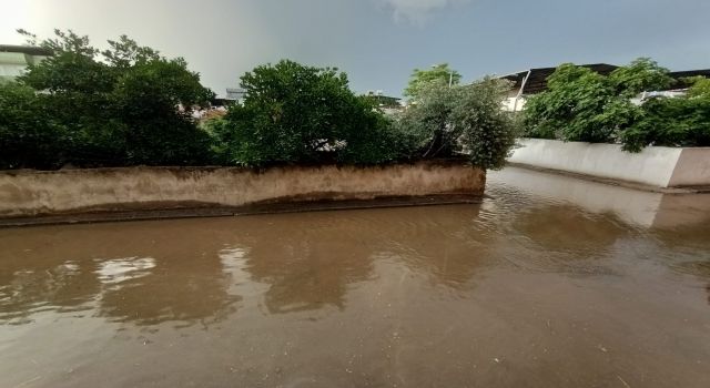 Nazili’de sağanak yağış etkili oldu