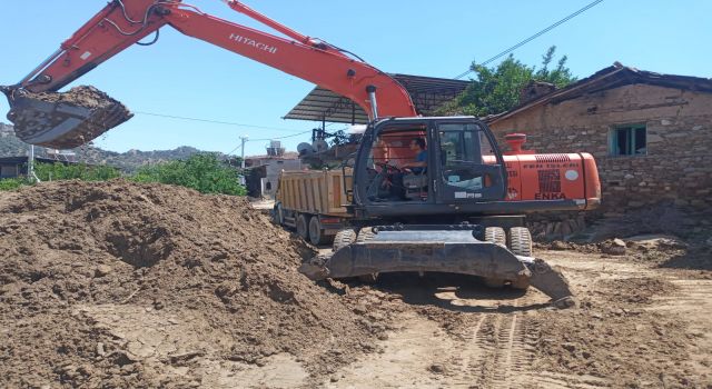 Nazilli Belediyesi afet bölgelerinde yaraları sarıyor