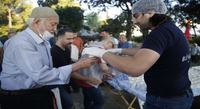 Büyükşehir, vatandaşlarla bayramlaştı