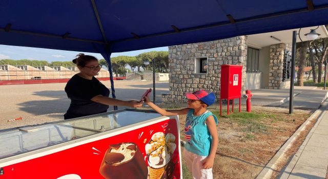 Büyükşehir'den çocuklara bayram dondurması