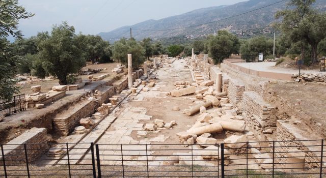 Nysa’nın sütunlu caddesinde heyecanlandıran keşif