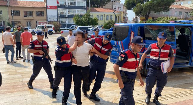 Cani koca, adliye girişinde gazetecilere tepki gösterdi